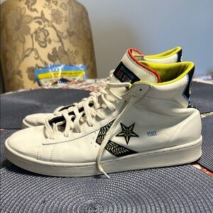 White High-Top Sneakers  converse with Star Design